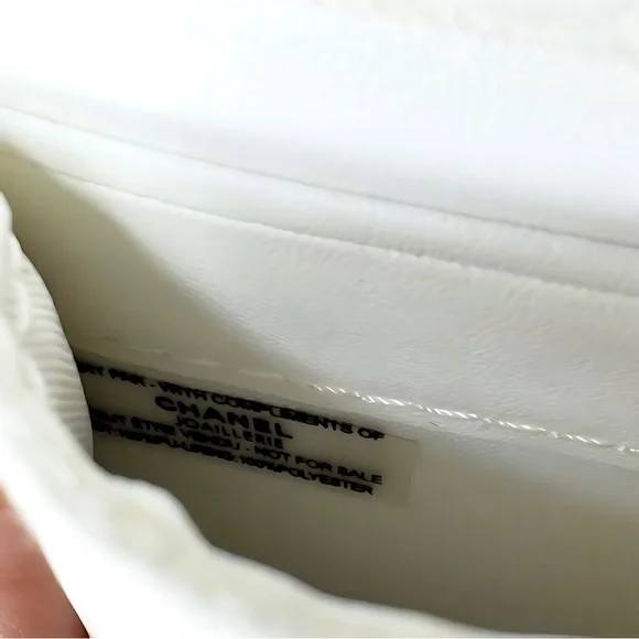 Chanel New Quilted White Phone & Card Holder Crossbody Gold Chain Strap GWP VIP - Picture 8 of 10